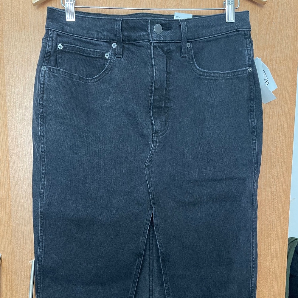 Denim Forum Halle Skirt size 30